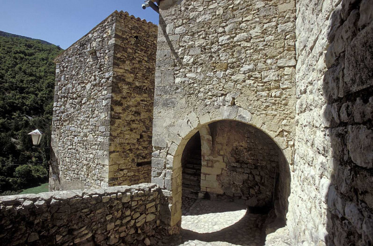 Reilhanette.- Vue du village.