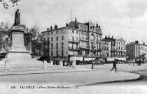 Valence.- La statue de Montalivet installée en septembre 1895, sur l'actuelle place du général Leclerc.