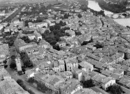 Vue aérienne d'une partie de la ville, la tour Jacquemart.