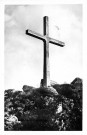 La croix au sommet de la Roche des Arnauds.