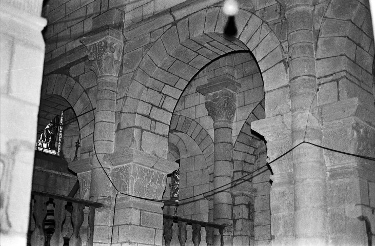 Chantemerle-lès-Blés. - Piliers nord de la nef de l'église Notre-Dame.