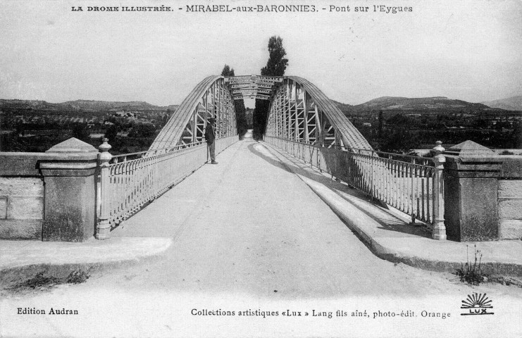 Le pont sur la rivière l'Eygues.