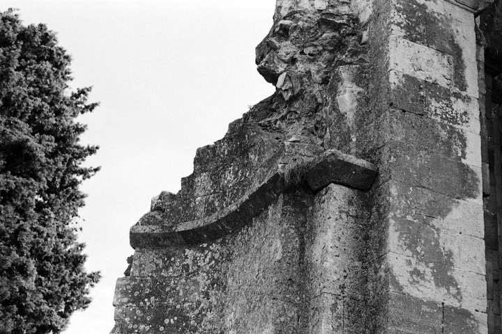 Allan. - La chapelle Barbara, avant restauration.