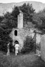 Omblèze. - La chapelle Sainte-Madeleine du hameau d'Ansage, avant les travaux de dégagement de juillet 1979.