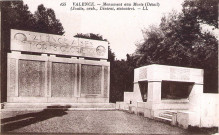 Le monument aux morts a été inauguré le dimanche 24 mars 1929, il est l'œuvre de l'architecte Henri Joulie et du sculpteur Gaston Dintrat.