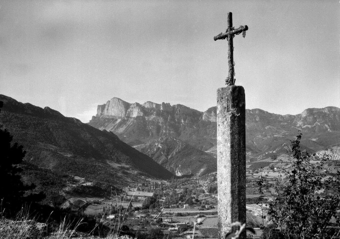 Saillans.- Vue des Trois Becs