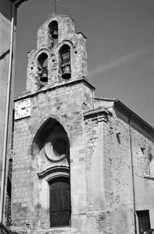 Rousset-les-Vignes. - La façade occidentale de l'église Saint-Mayeul.