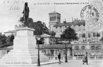 Valence.- La statue de Championnet et dans le fond le clocher de la cathédrale Saint-Apollinaire.