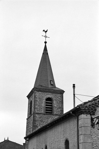 Épinouze. - Le clocher de l'église Saint-Bonnet.
