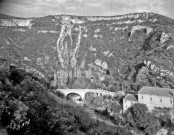 Pont-de-Barret.- Le pont sur la rivière le Roubion.