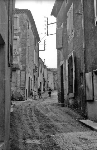 Étoile-sur-Rhône. - Grande rue.