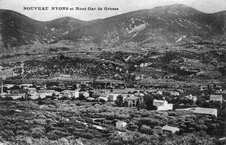 Vue générale de la ville et de la montagne Garde Grosse.