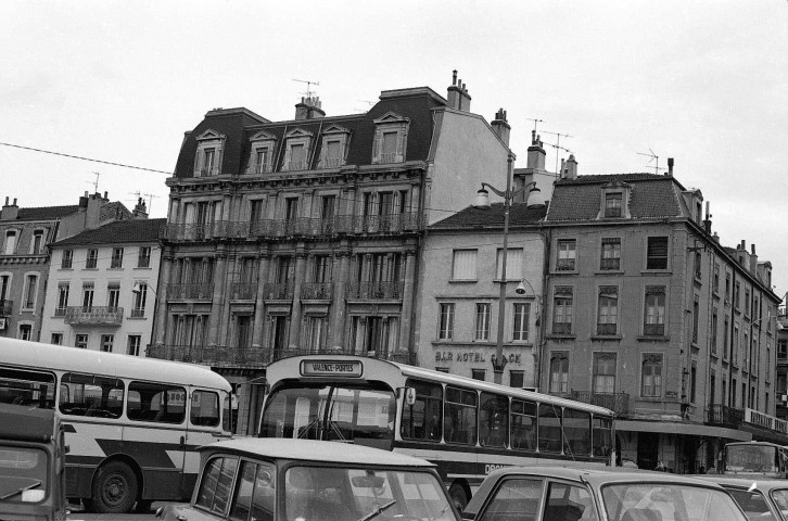 Valence.- Place Aristide Briand.