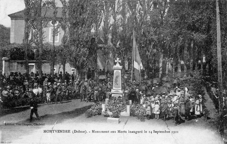 Le monument aux morts inauguré le 14 septembre 1921.