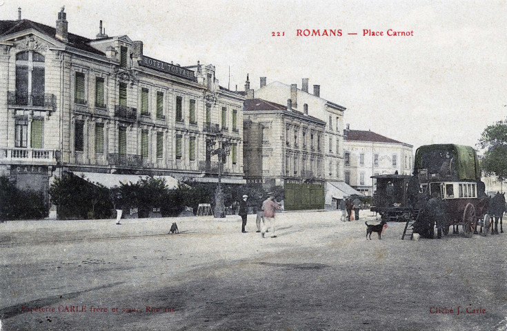 Romans-sur-Isère. - Place Sadi Carnot.