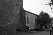 Piègros-la-Clastre.- La façade est de l'église Saint-André, le chevet.