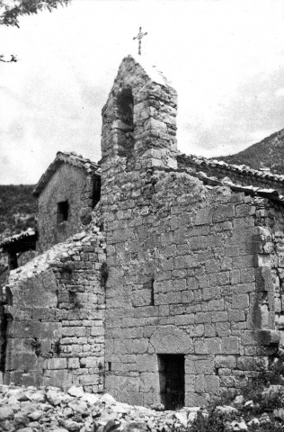 La chapelle Saint-Marius dans les ruines de l'abbaye de Bodon sur le plateau de Saint-Laurent.