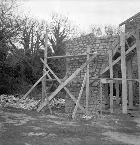La Garde-Adhémar. - La chapelle du Val des Nymphes fut restaurée et retrouva une couverture en 1991.