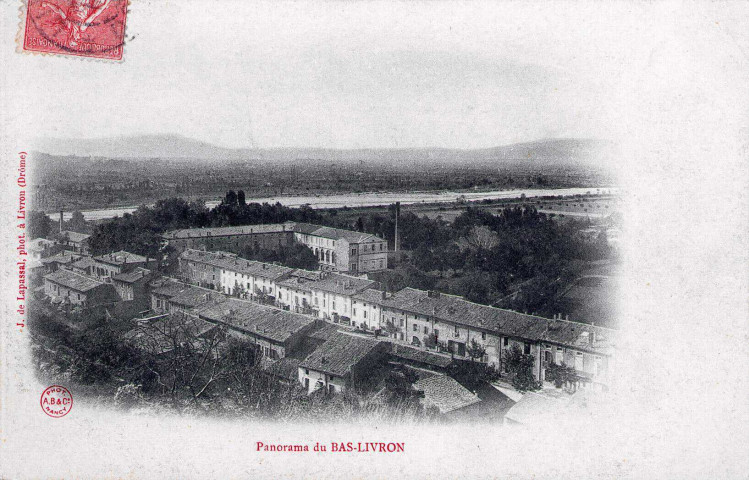 Le faubourg du Pont, l'actuelle avenue Joseph Combier et au deuxième plan l'usine de la Grande Maison.