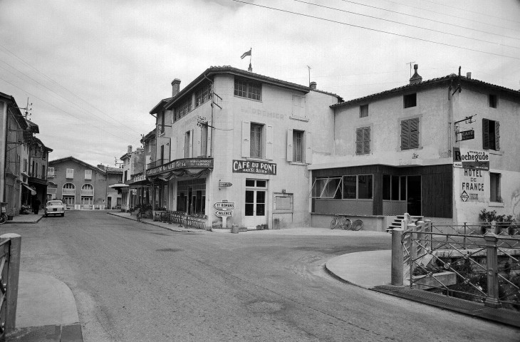 Chabeuil. - Commerces rue de l'Hôpital