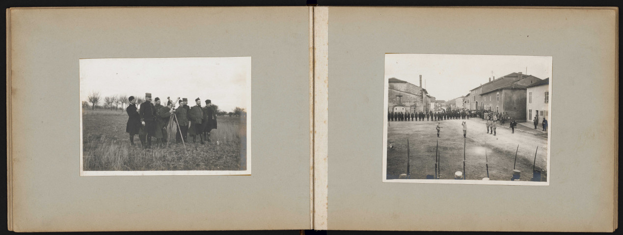 Militaires en observation. Cérémonie militaire.