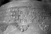 Soyans.- Inscriptions sur la cloche de la chapelle du château.