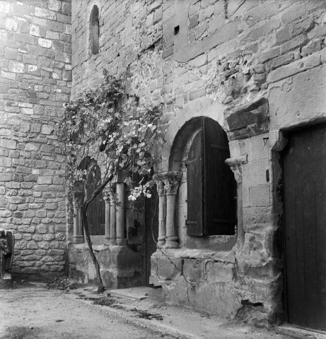 Saint-Donat-sur-l'Herbasse. - Le cloître de la collégiale.