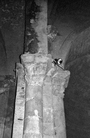 La Baume-de-Transit.- Chapiteaux de l'église Sainte-Croix.