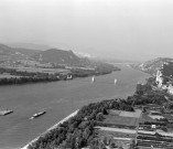 Vue aérienne du défilé, et le pont du Robinet sur le Rhône.