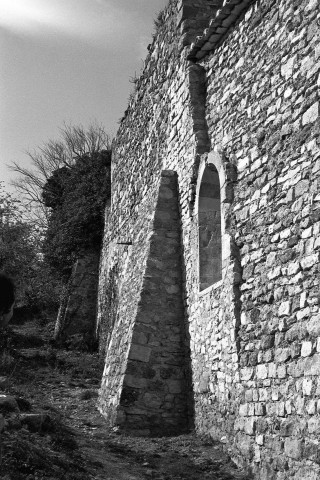 La Bâtie-Rolland.- Façade sud de la chapelle Saint-Roch, après à reconstruction du contrefort.