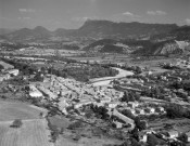 Aouste-sur-Sye.- Vue aérienne du village et de la Drôme.