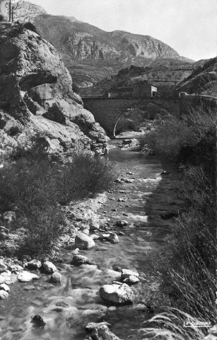 Pont sur l'Ouvèze.