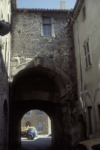 L'arc de triomphe de la porte Saint-Marcel.