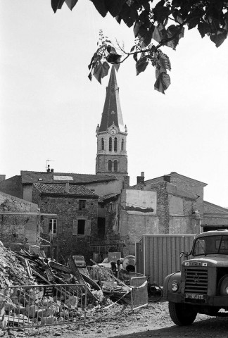 Tain-l'Hermitage. - Démolition aux abords de l'église Notre-Dame.