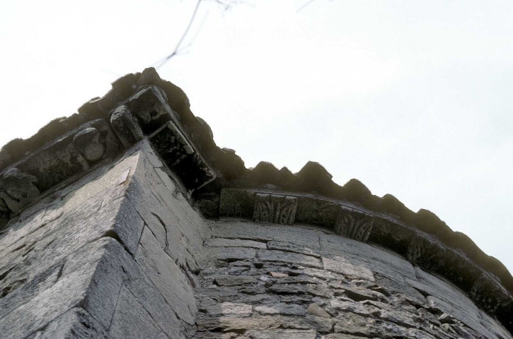 Bathernay.- Détail du chevet de l'église.