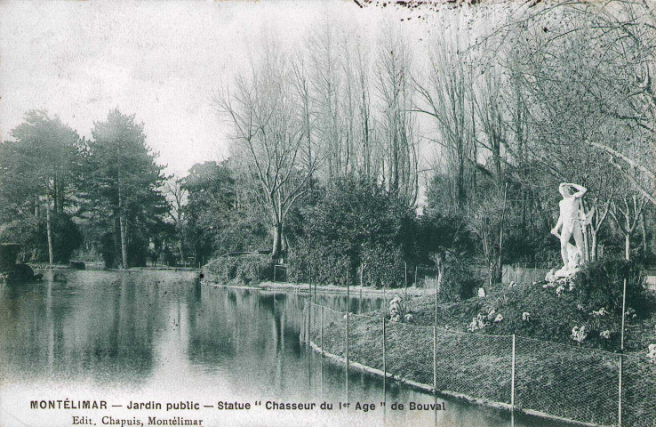 Le Jardin Public, la statue du Chasseur du 1er âge (1903).