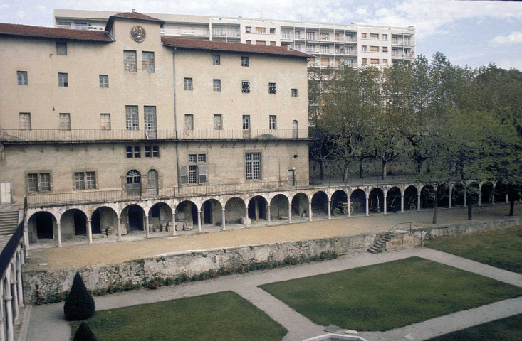 Romans-sur-Isère.- Le musée, l'ancienne école supérieure.