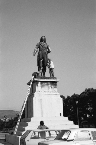 Valence. - Statue de Championnet, le 23 mai 1979.