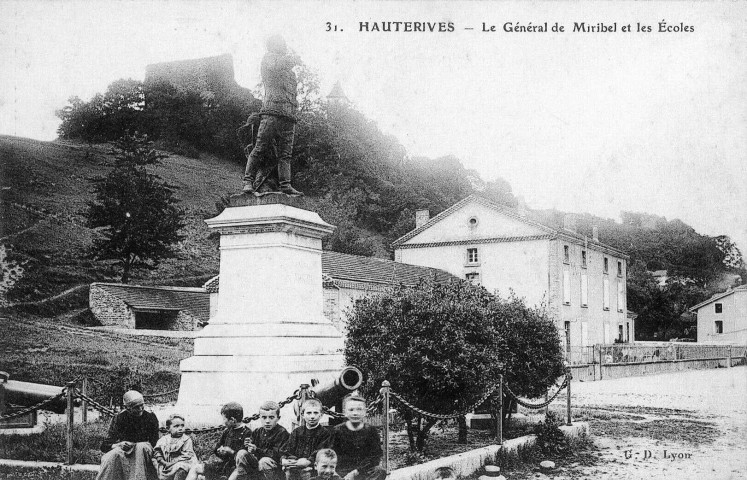 Statue du général Miribel né le 14 septembre 1831 à Montbonnot et mort au château du Châtelard le 8 septembre 1893.