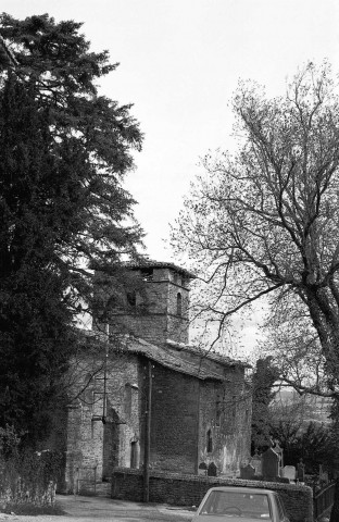 Bathernay.- L'église Saint-Etienne et le cimetière.