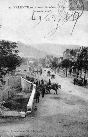 Valence.- L'avenue Gambetta pendant la construction du pont de pierre.