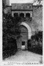 Plan-de-Baix. - L'entrée du château de Montrond.