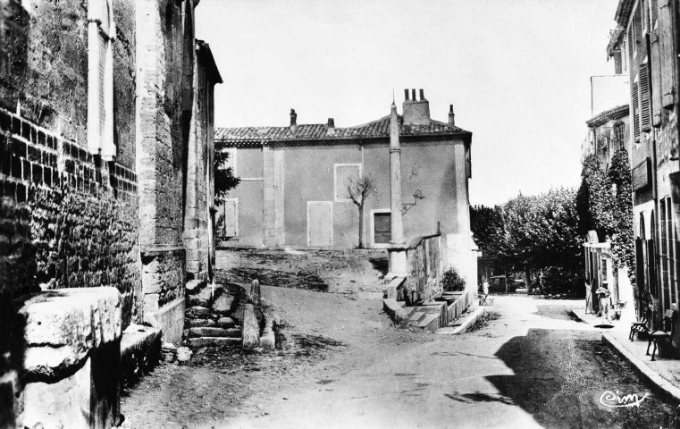 Étoile-sur-Rhône. - Place de l'église.