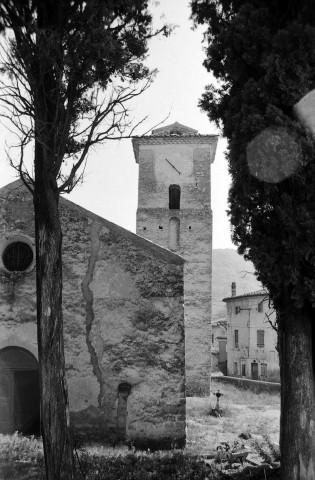 Montclar-sur-Gervanne.- La façade ouest du clocher de l'église Saint-Jacques et Saint-Philippe du hameau de Vaugelas.