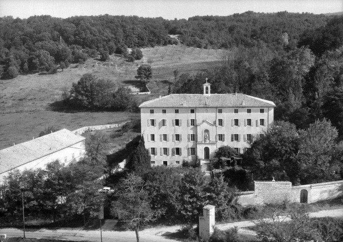 Montélimar. - Vue aérienne du foyer d'accueil quartier Maubec.