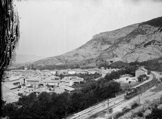 Luc-en-Diois.- Un train en gare.