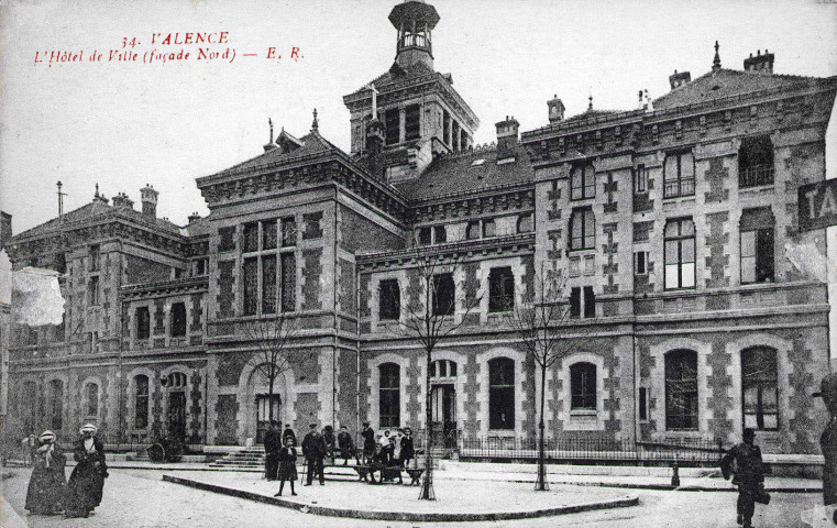 La façade nord de la mairie (1891-1895).