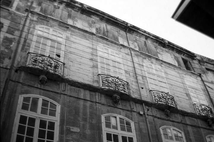 Crest.- La façade sur rue de l'ancienne école maternelle.