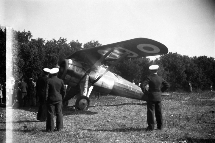 Suze-la-Rousse.- Avion.