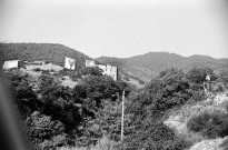 Saint-Sauveur-en-Diois. - Vue du château de Gouvernet à la Bâtie-Verdun.